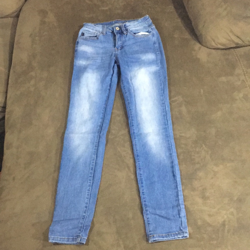 Stretch denim jeans can’t read name